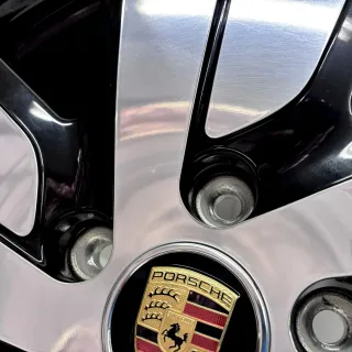 Original Porsche Taycan Turbo Aero 19 Zoll Winterräder Felgen Winterreifen - Bild 5