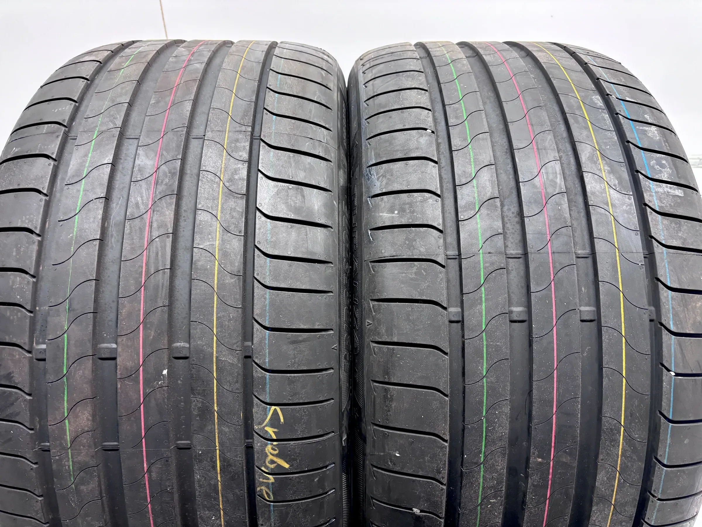 2 Stück Bridgestone Turanza 6 285 35 21 105Y * Sommerreifen Volles Profil - Bild 1