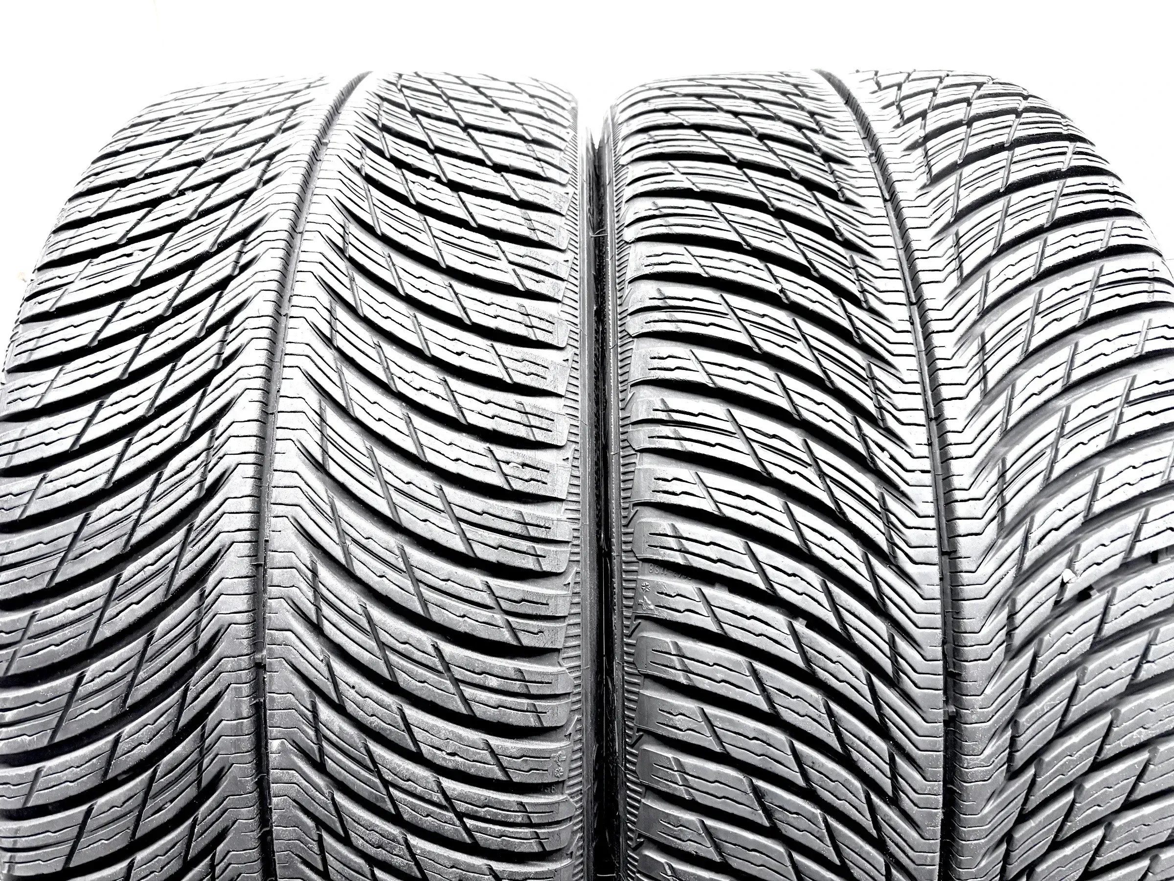 2 Stück Winterreifen Michelin Pilot Alpin 5 NAO 245 35 20 95V 1521 6mm - Bild 1
